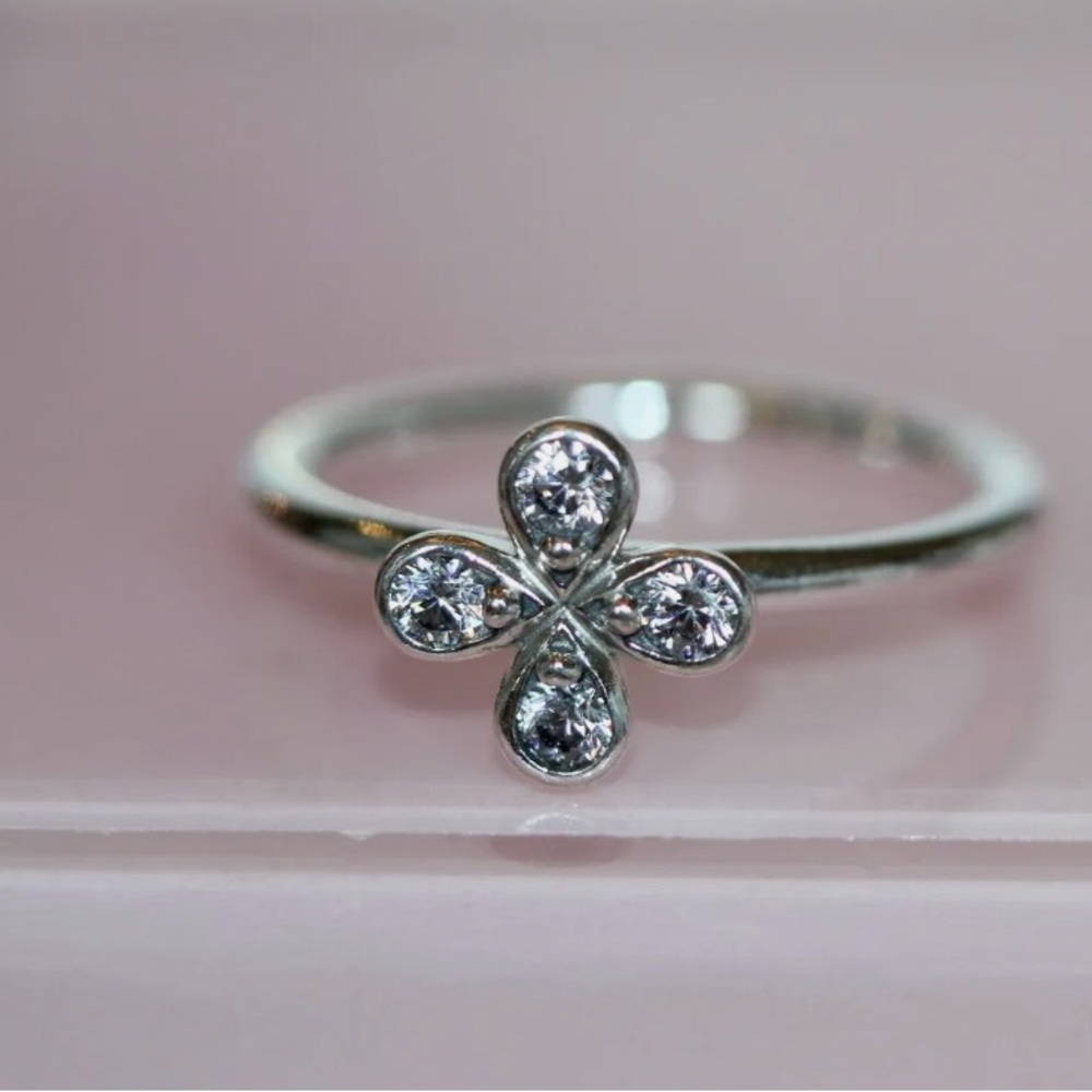 Pandora sterling silver 925 clover ring